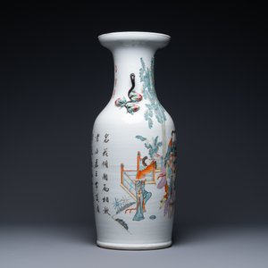 Un vase en porcelaine de Chine qianjiang cai aux anses en forme de pêches, 19/20ème — photo 2