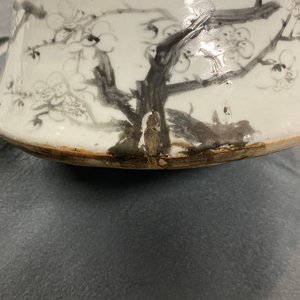 Un vase en porcelaine de Chine qianjiang cai aux éléments en forme de papillons en relief, 19ème — photo 16