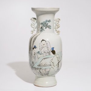 Un vase en porcelaine de Chine qianjiang cai aux joueurs de go, 19/20ème — photo 1