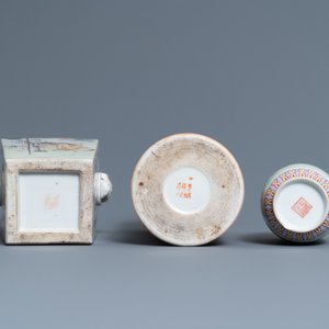Un vase en porcelaine de Chine qianjiang cai, trois pièces en famille rose et une sculpture en jadéïte, 19/20ème — photo 9