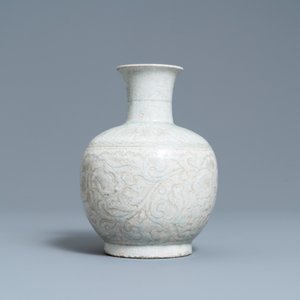 Un vase en porcelaine de Chine qingbai à décor incisé, Song — photo 3