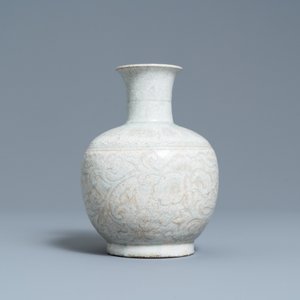 Un vase en porcelaine de Chine qingbai à décor incisé, Song — photo 4
