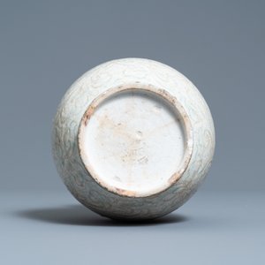 Un vase en porcelaine de Chine qingbai à décor incisé, Song — photo 6