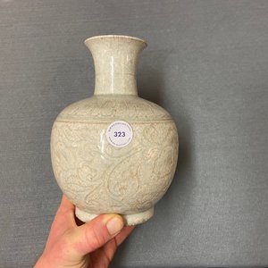 Un vase en porcelaine de Chine qingbai à décor incisé, Song — photo 7