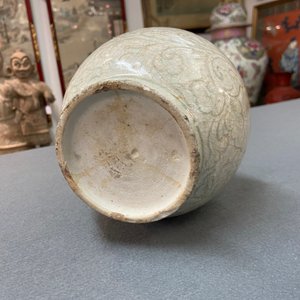 Un vase en porcelaine de Chine qingbai à décor incisé, Song — photo 10
