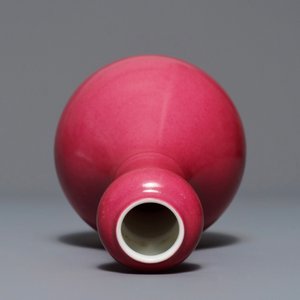 Un vase en porcelaine de Chine rose monochrome, marque de Yongzheng, 19/20ème — photo 6