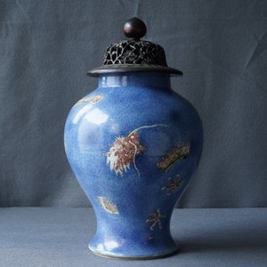 Un vase en porcelaine de Chine rouge de cuivre et bleu poudré, marque de Kangxi, 19ème — photo 11