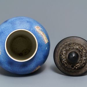 Un vase en porcelaine de Chine rouge de cuivre et bleu poudré, marque de Kangxi, 19ème — photo 9