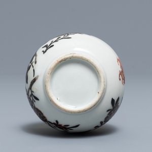 Un vase en porcelaine de Chine rouge de fer et noir à monture en argent, 19ème — photo 6