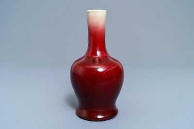 Un vase en porcelaine de Chine rouge langyao, 19ème