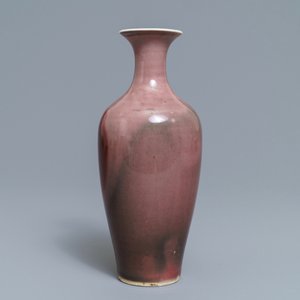Un vase en porcelaine de Chine rouge monochrome flambé, Kangxi — photo 4