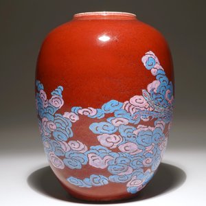 Un vase en porcelaine de Chine sang de boeuf surdécoré, 19ème — photo 3