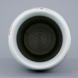Un vase en porcelaine de Chine wucai, 20ème — photo 5