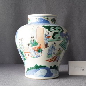 Un vase en porcelaine de Chine wucai à décor de chevaliers, 19ème — photo 7
