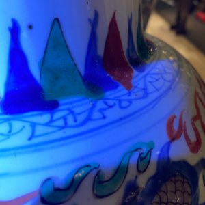 Un vase en porcelaine de Chine wucai à décor de dragons, époque Transition — photo 15