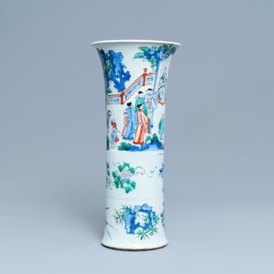 Un vase en porcelaine de Chine wucai à décor de figures dans un paysage, époque Transition — photo 2