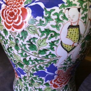 Un vase en porcelaine de Chine wucai à décor de garçons, 19ème — photo 19