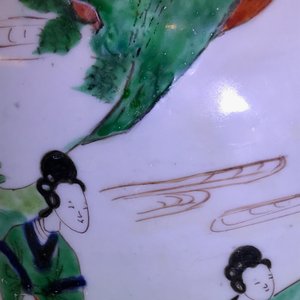 Un vase en porcelaine de Chine wucai à décor de garçons jouants, époque Transition — photo 15