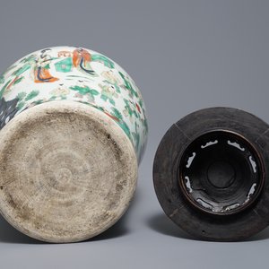 Un vase en porcelaine de Chine wucai à décor de garçons jouants, époque Transition — photo 6