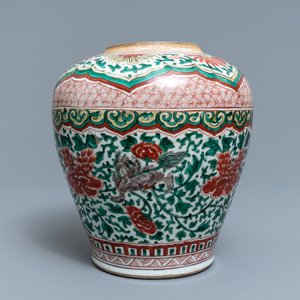 Un vase en porcelaine de Chine wucai à décor de lions bouddhistes, époque Transition — photo 5