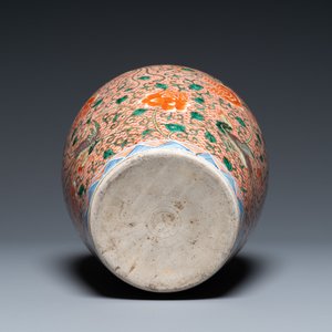 Un vase en porcelaine de Chine wucai à décor de phénix, 19ème — photo 5