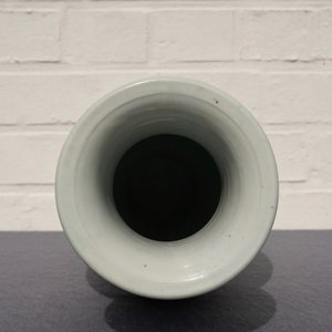 Un vase en porcelaine de Chine wucai à décor d'immortels, époque Transition — photo 11