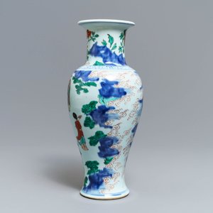 Un vase en porcelaine de Chine wucai à décor d'immortels, époque Transition — photo 3