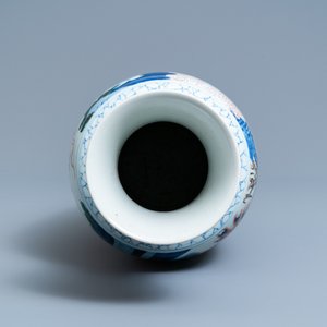 Un vase en porcelaine de Chine wucai à décor figuratif, 19ème — photo 5