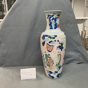 Un vase en porcelaine de Chine wucai à décor figuratif, 19ème — photo 9