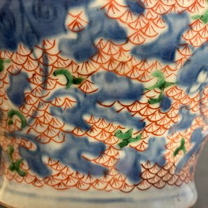 Un vase en porcelaine de Chine wucai à décor floral, époque Transition — photo 9