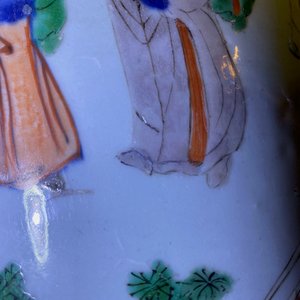 Un vase en porcelaine de Chine wucai au couvercle en bois, époque Transition — photo 9