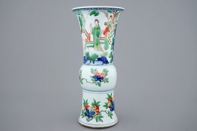 Un vase en porcelaine de Chine wucai de forme gu, Shunzhi, vers 1660