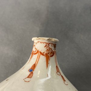 Un vase en porcelaine de Japon surdécoré aux Pays-Bas dans le style Kakiemon, Edo, 17/18ème — photo 9
