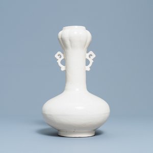 Un vase en porcelaine de type Cizhou, Chine, Ming — photo 3