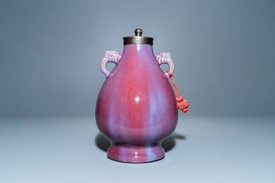 Un vase en porclaine de Chine à émail flambé monté en lampe, Qianlong