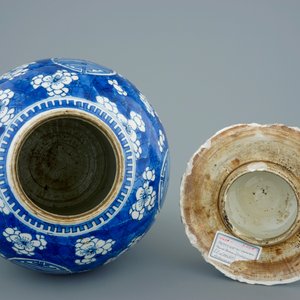 Un vase et son couvercle en porcelaine de Chine bleu et blanc à décor "Shou", Kangxi — photo 6