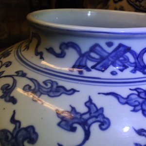 Un vase et son couvercle en porcelaine de Chine bleu et blanc aux rinceaux de pivoines, Ming, Wanli — photo 13