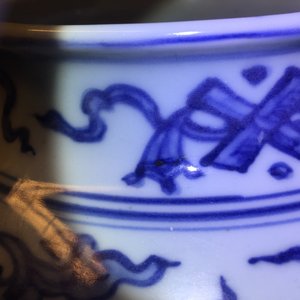 Un vase et son couvercle en porcelaine de Chine bleu et blanc aux rinceaux de pivoines, Ming, Wanli — photo 17