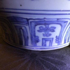Un vase et son couvercle en porcelaine de Chine bleu et blanc aux rinceaux de pivoines, Ming, Wanli — photo 22