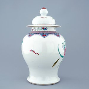 Un vase et son couvercle en porcelaine de Chine famille rose aux oiseaux, 19èm — photo 3