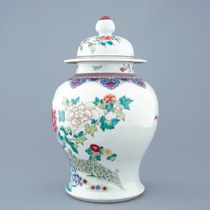 Un vase et son couvercle en porcelaine de Chine famille rose aux oiseaux, 19èm — photo 4