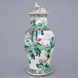 Un vase et son couvercle en porcelaine de Chine famille verte, 19ème — photo 2
