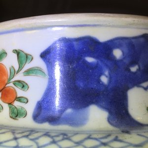 Un vase et son couvercle en porcelaine de Chine wucai, époque Transition, 1620-1683 — photo 15