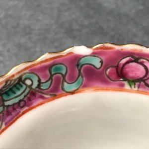 Un vase et trois bols en porcelaine de Chine famille rose pour le marché Straits ou Peranakan, 19ème — photo 24