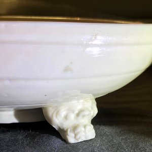 Un vase et un brûle-parfum en porcelaine de Chine crème monochrome, Ming — photo 11