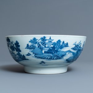 Un vase et un grand bol en porcelaine de Chine en bleu et blanc, Qianlong — photo 4
