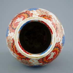 Un vase et un présentoir en porcelaine Kutani de Japon, Meiji, 19ème — photo 6