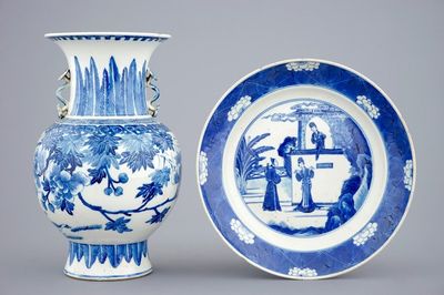 Un vase et une assiette en porcelaine de Chine bleu et blanc, 19ème