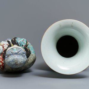 Un vase et une figure de Fu Xing en porcelaine de Chine famille rose, 19ème — photo 6