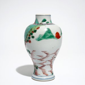 Un vase et une paire d'assiettes en porcelaine de Chine famille verte, Kangxi — photo 5